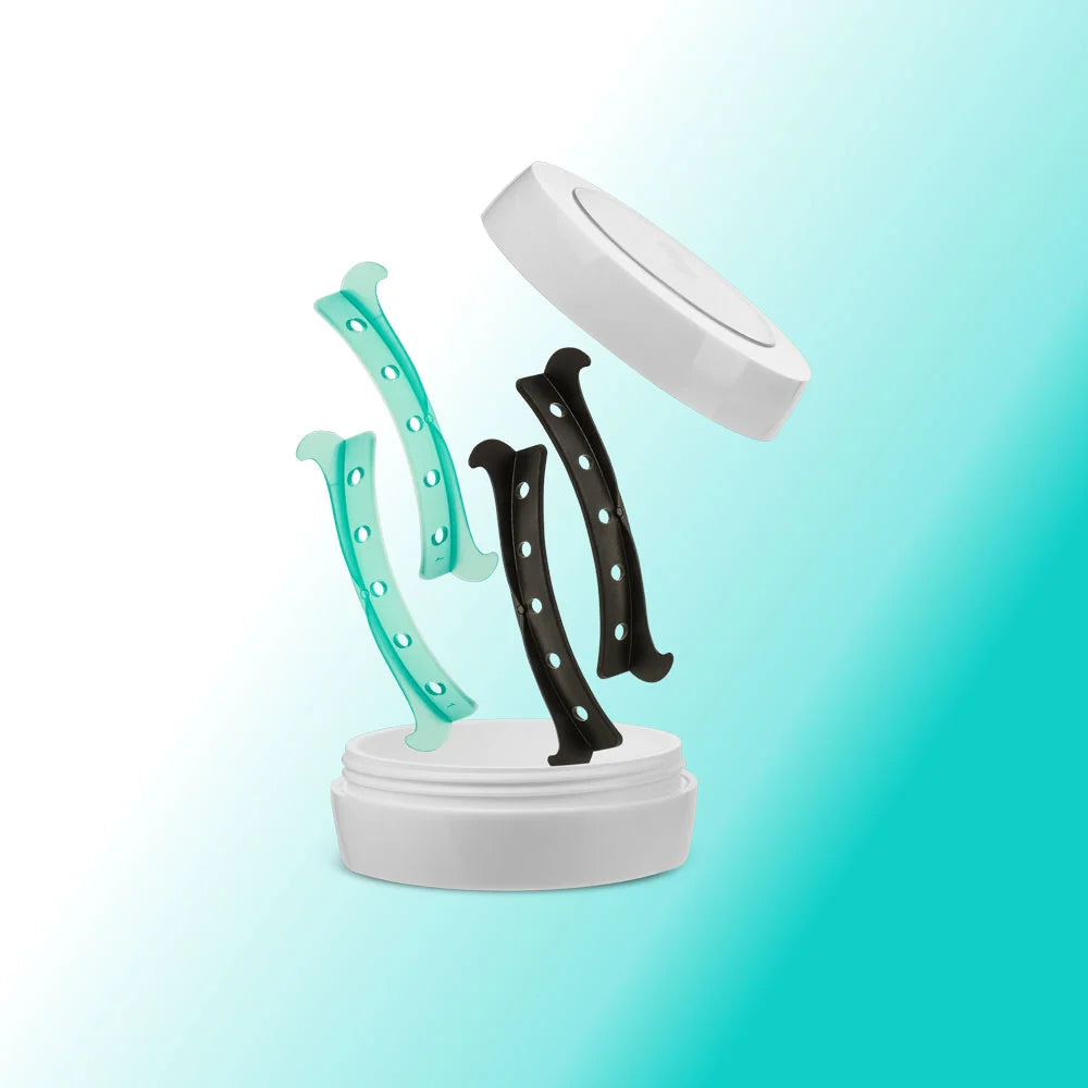 Packungsinhalt InLei® Lash Stopper: ein Paar halbtransparente und ein Paar schwarze Silikonstreifen in der Aufbewahrungsdose